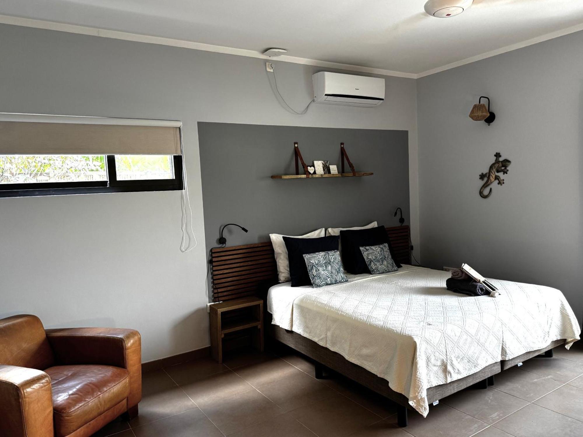 Casa Mantana Bonaire Bed & Breakfast Кралендижк Екстериор снимка